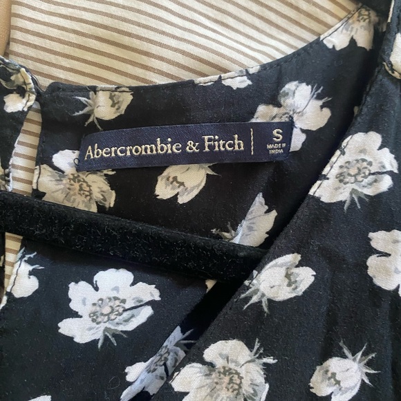 Abercrombie & Fitch Floral Keyhole Romper - Picture 3 of 3